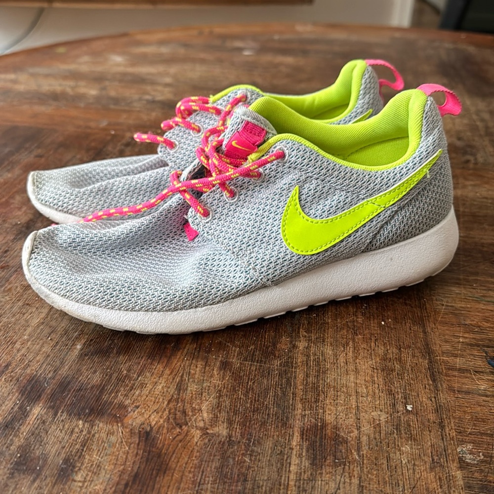 Kids size 4.5Y Nike mesh sneakers